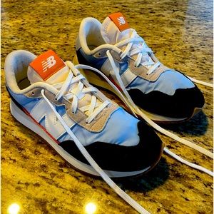 Big kid boys New Balance shoes -237’s Like New